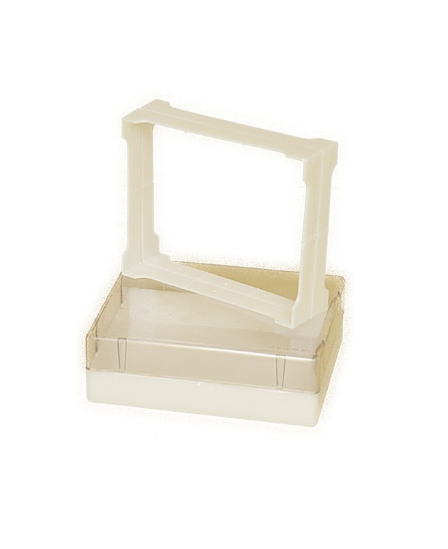 SECTION PLASTIQUE AVEC BOITE